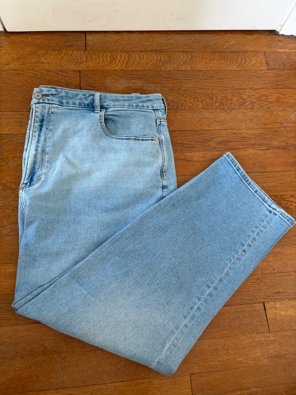 Classic American Eagle Light Blue Women’s Jeans.